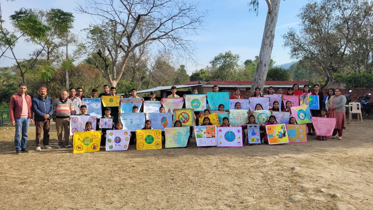 राजकीय वरिष्ठ माध्यमिक विद्यालय सनहाल में  नशा मुक्त अभियान के तहत निकली गई रैली