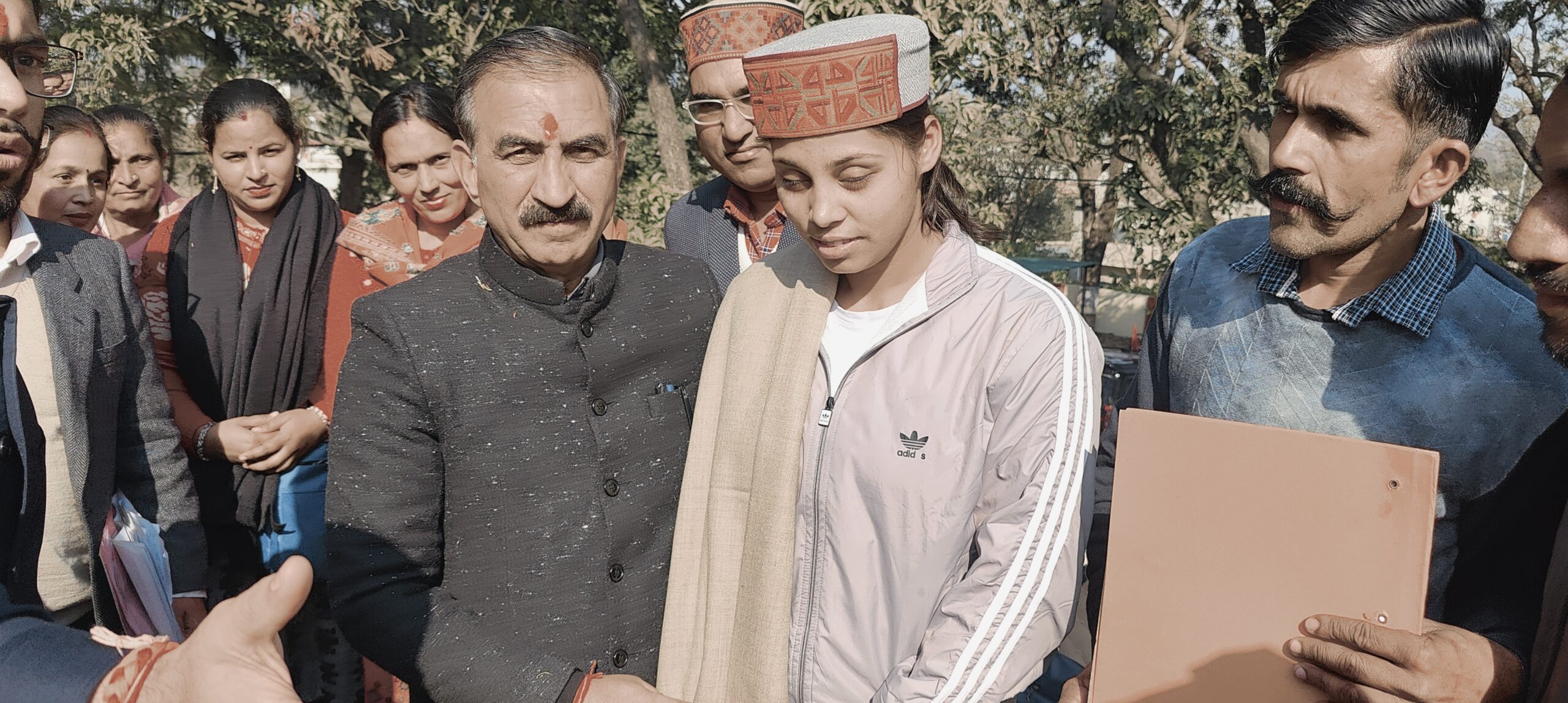 मुख्यमंत्री ने नेशनल जूनियर बीच कबड्डी प्रतियोगिता में गोल्ड मेडल जीतने वाली तनु सिंह को किया सम्मानित