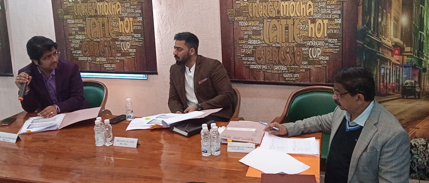 राजस्व विभाग से संबंधित लंबित मामलों को न्यूनतम समय में निपटाएं अधिकारी - जतिन लाल